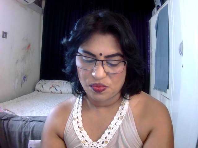 indiandelight001, en directo ahora en BongaCams