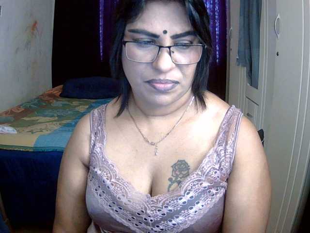 indiandelight001 live cam on BongaCams