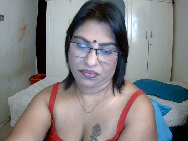 indiandelight001 live cam on BongaCams