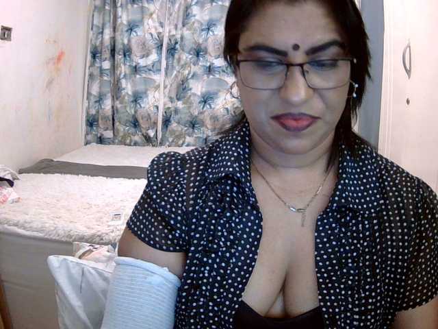 indiandelight001 live cam on BongaCams