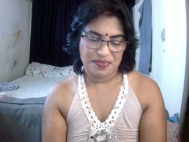 indiandelight001 live cam on BongaCams