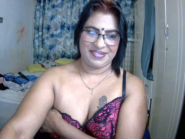 indiandelight001 live cam on BongaCams