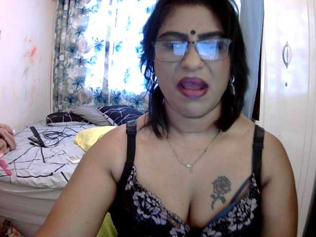 indiandelight001 live cam on BongaCams
