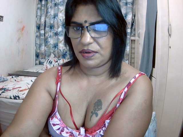 indiandelight001 live cam on BongaCams