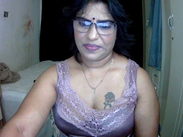 indiandelight001 live cam on BongaCams
