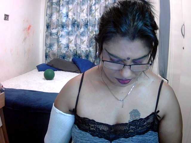 indiandelight001 live cam on BongaCams