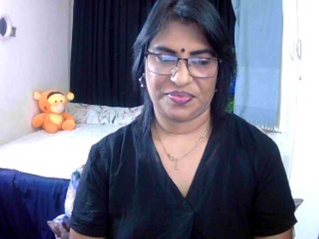 indiandelight001, en vivo ahora en BongaCams