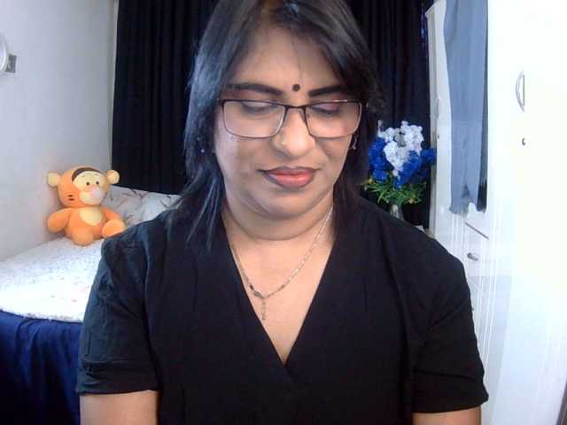 indiandelight001 live cam on BongaCams