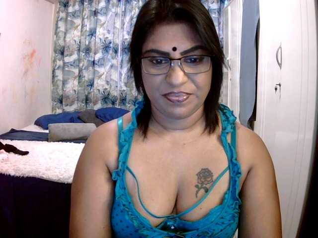 indiandelight001 live cam on BongaCams