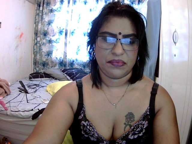 indiandelight001 live cam on BongaCams