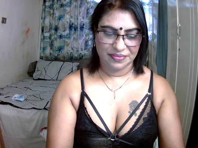 indiandelight001 live cam on BongaCams