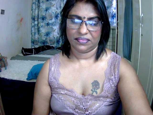 indiandelight001 live cam on BongaCams