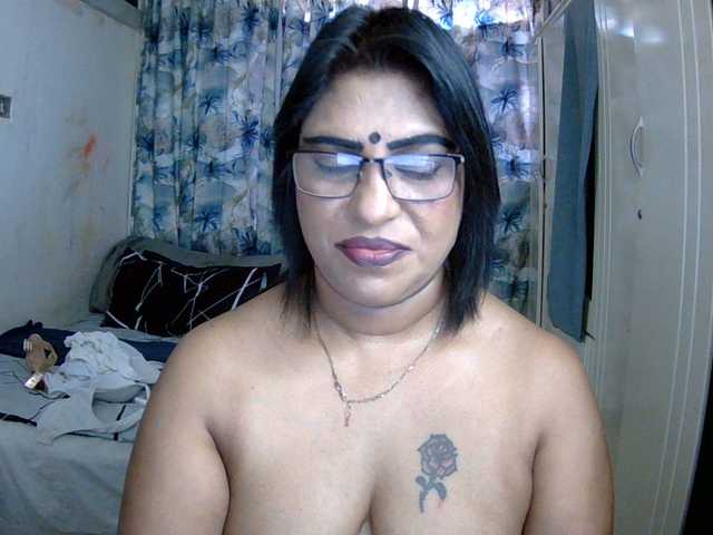 indiandelight001 live cam on BongaCams
