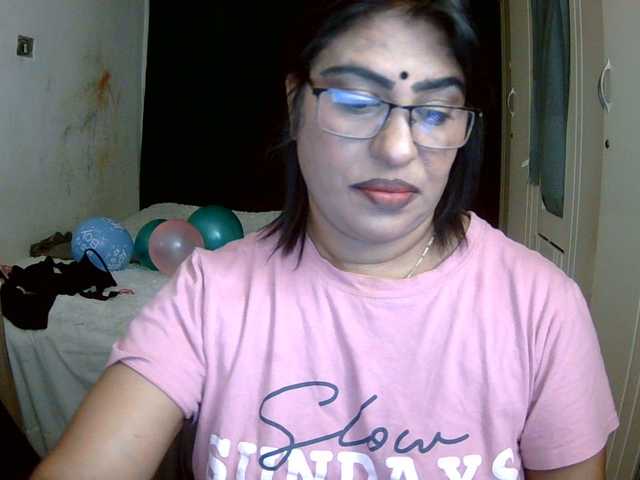 indiandelight001 live cam on BongaCams