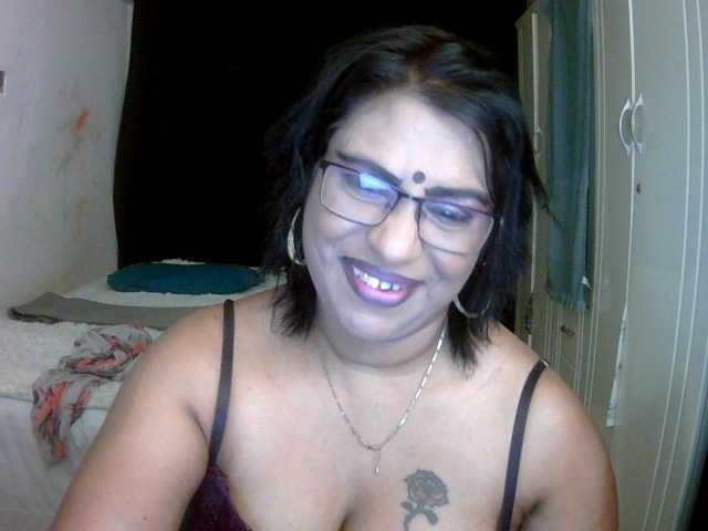 indiandelight001 live cam on BongaCams