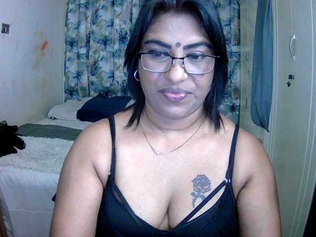 indiandelight001 live cam on BongaCams