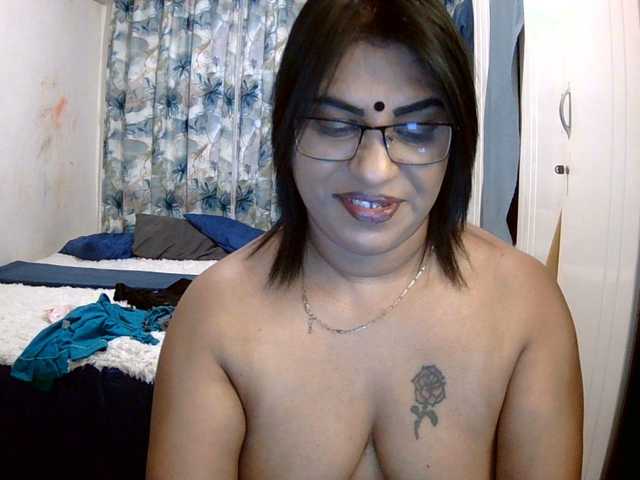 indiandelight001 live cam on BongaCams