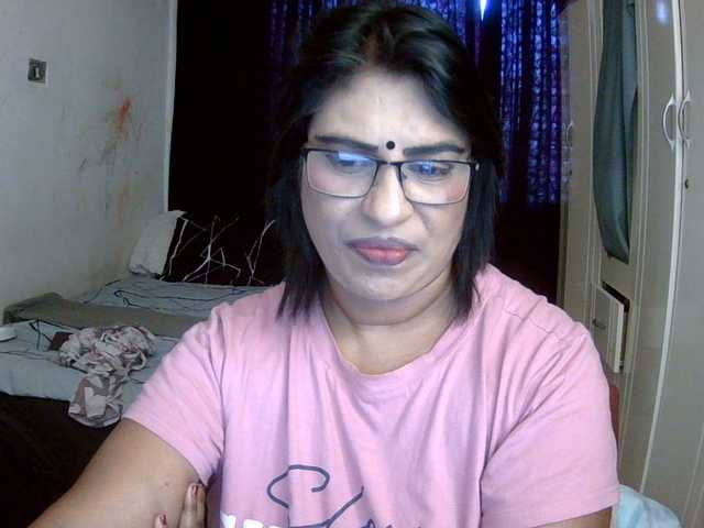 indiandelight001 live cam on BongaCams