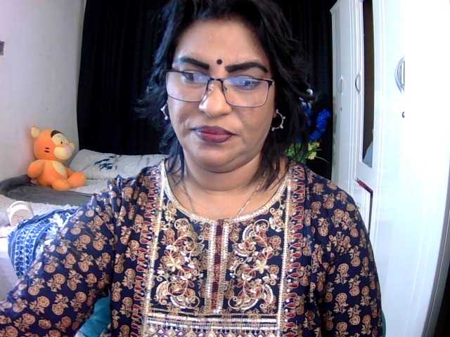 indiandelight001 live cam on BongaCams