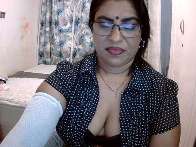 indiandelight001 live cam on BongaCams