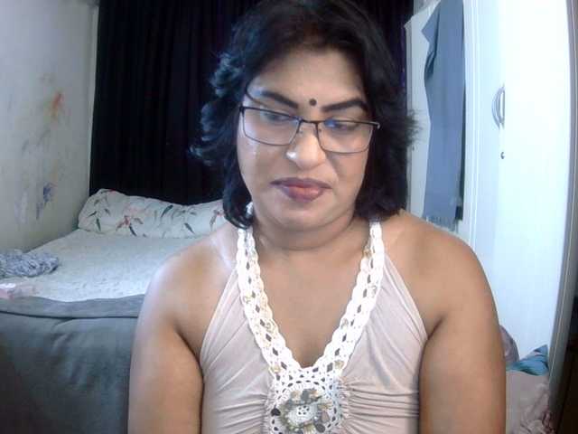 indiandelight001, live now on BongaCams