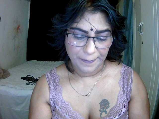 indiandelight001 live cam on BongaCams