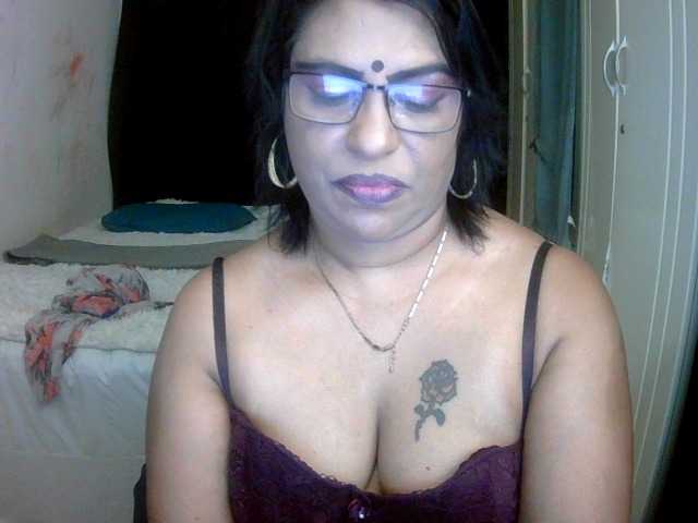 indiandelight001 live cam on BongaCams