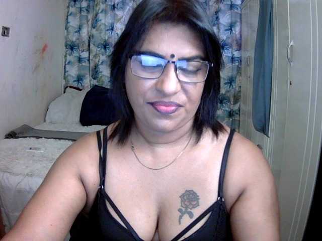 indiandelight001 live cam on BongaCams