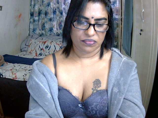 indiandelight001 live cam on BongaCams
