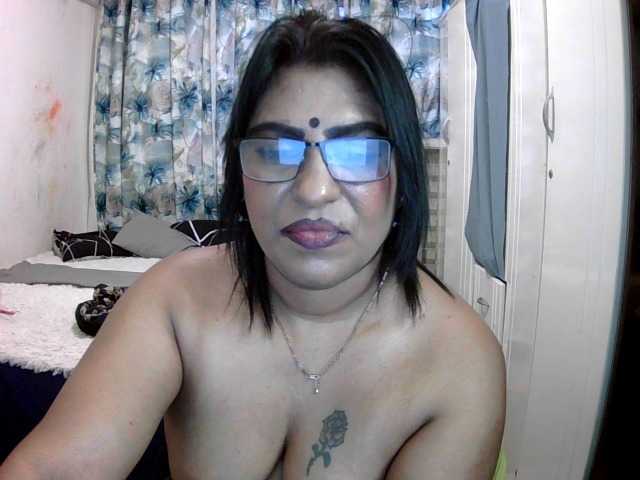 indiandelight001 live cam on BongaCams
