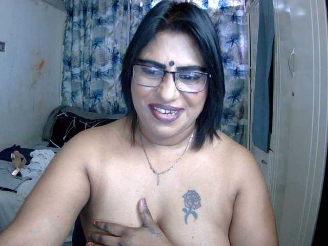 indiandelight001 live cam on BongaCams
