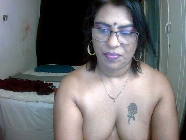 indiandelight001 live cam on BongaCams