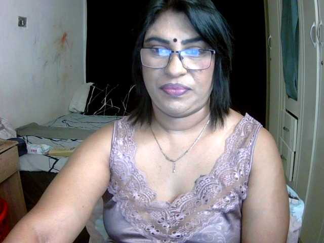 indiandelight001 live cam on BongaCams