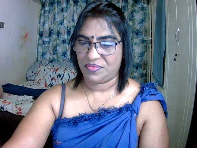 indiandelight001 live cam on BongaCams