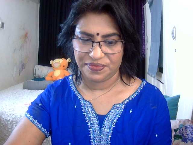 indiandelight001, live now on BongaCams