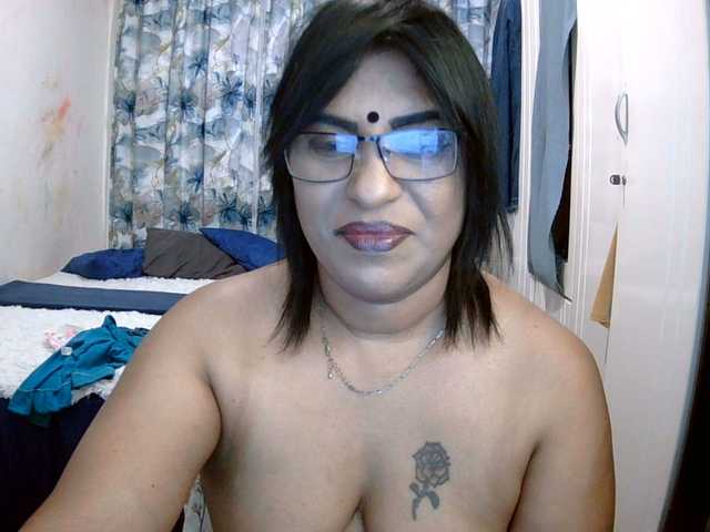 indiandelight001 live cam on BongaCams