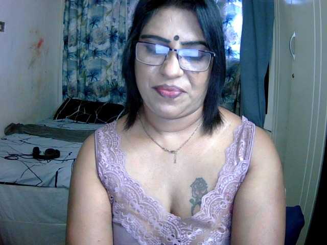 indiandelight001 live cam on BongaCams