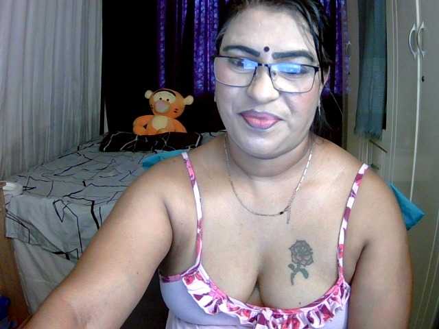 indiandelight001 live cam on BongaCams