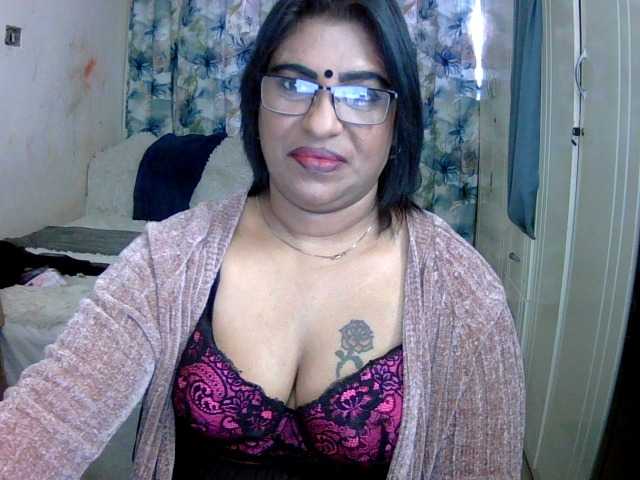 indiandelight001 live cam on BongaCams