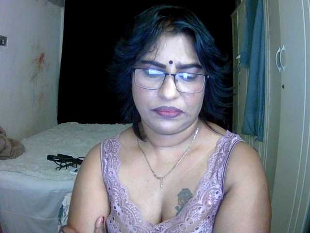 indiandelight001 live cam on BongaCams