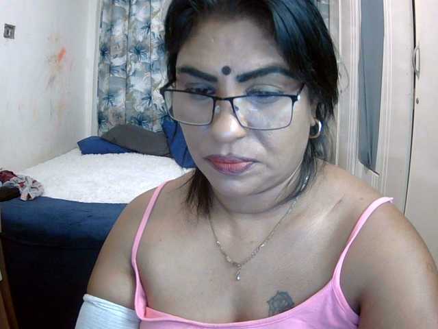 indiandelight001 live cam on BongaCams