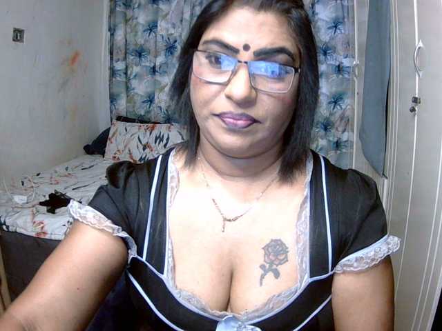 indiandelight001 live cam on BongaCams