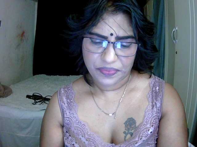 indiandelight001 live cam on BongaCams