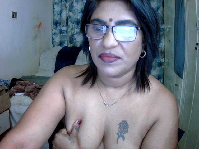 indiandelight001 live cam on BongaCams