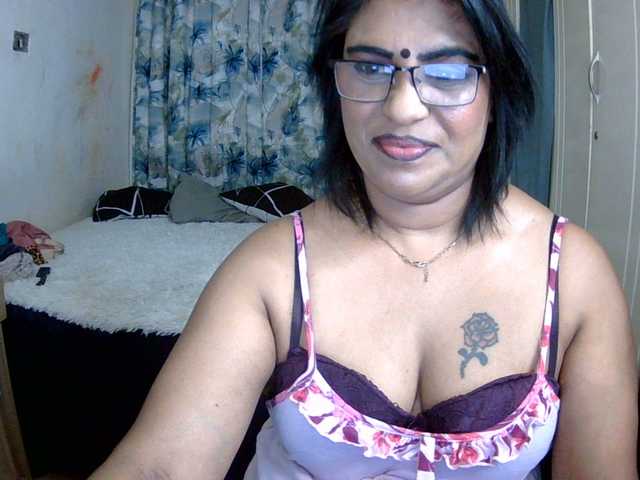 indiandelight001 live cam on BongaCams
