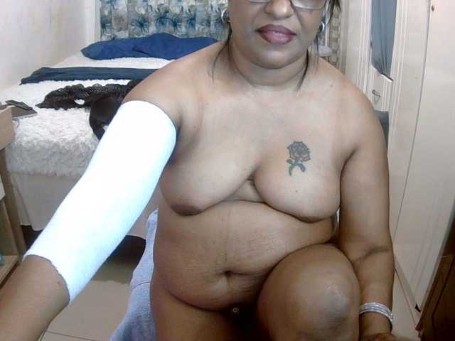 indiandelight001 live cam on BongaCams