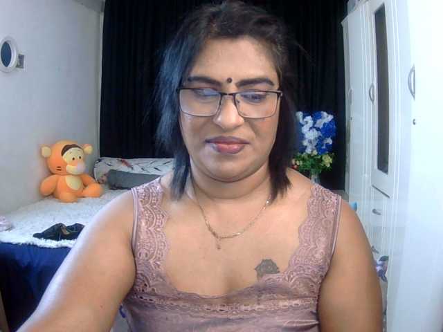 indiandelight001 live cam preview