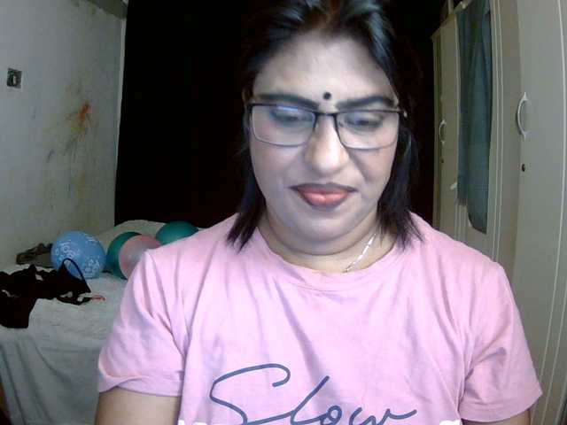indiandelight001 live cam on BongaCams