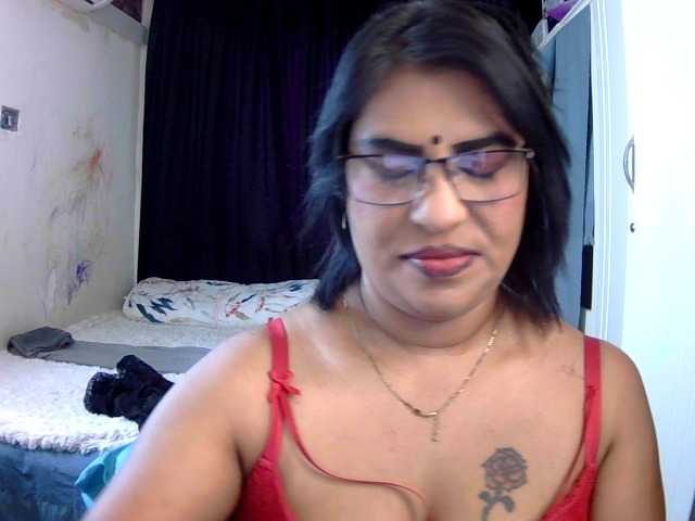 indiandelight001 live cam on BongaCams
