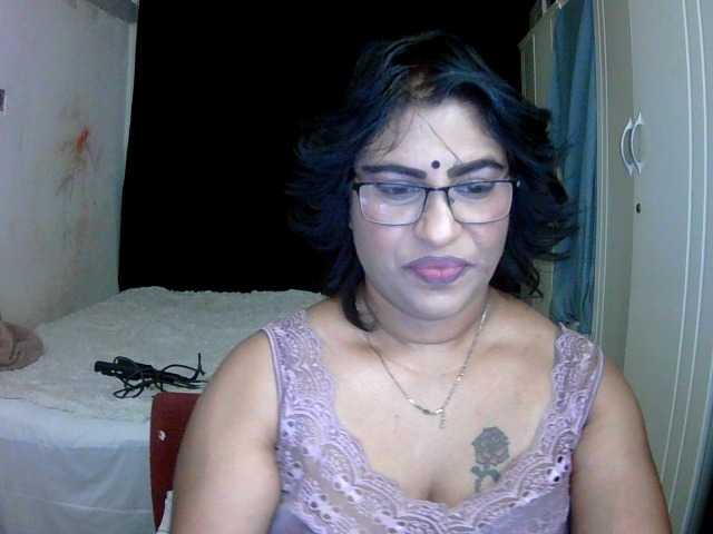 indiandelight001 live cam on BongaCams